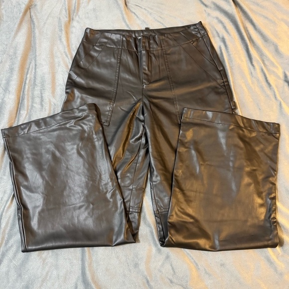 Zara Faux Leather Straight Leg Cargo Pants

#1201 - Picture 3 of 14